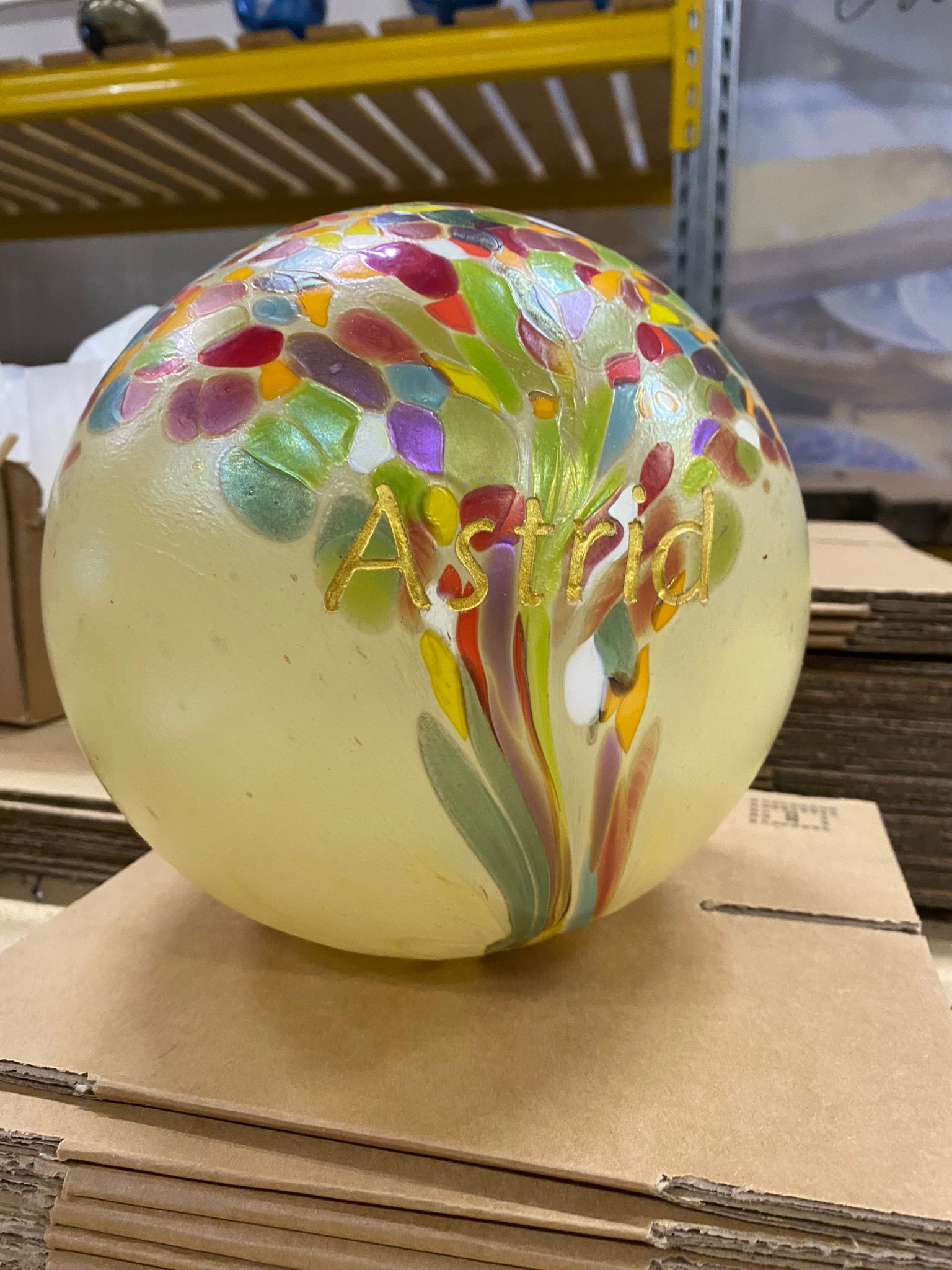 DASIAUTOEM Eeuwige roos in glas, eeuwige rozen, Belle en het Beest, roos met ledlicht op houten sokkel, romantisch cadeau voor Moederdag, huwelijkscadeau, cadeau voor vrouw, vriendin