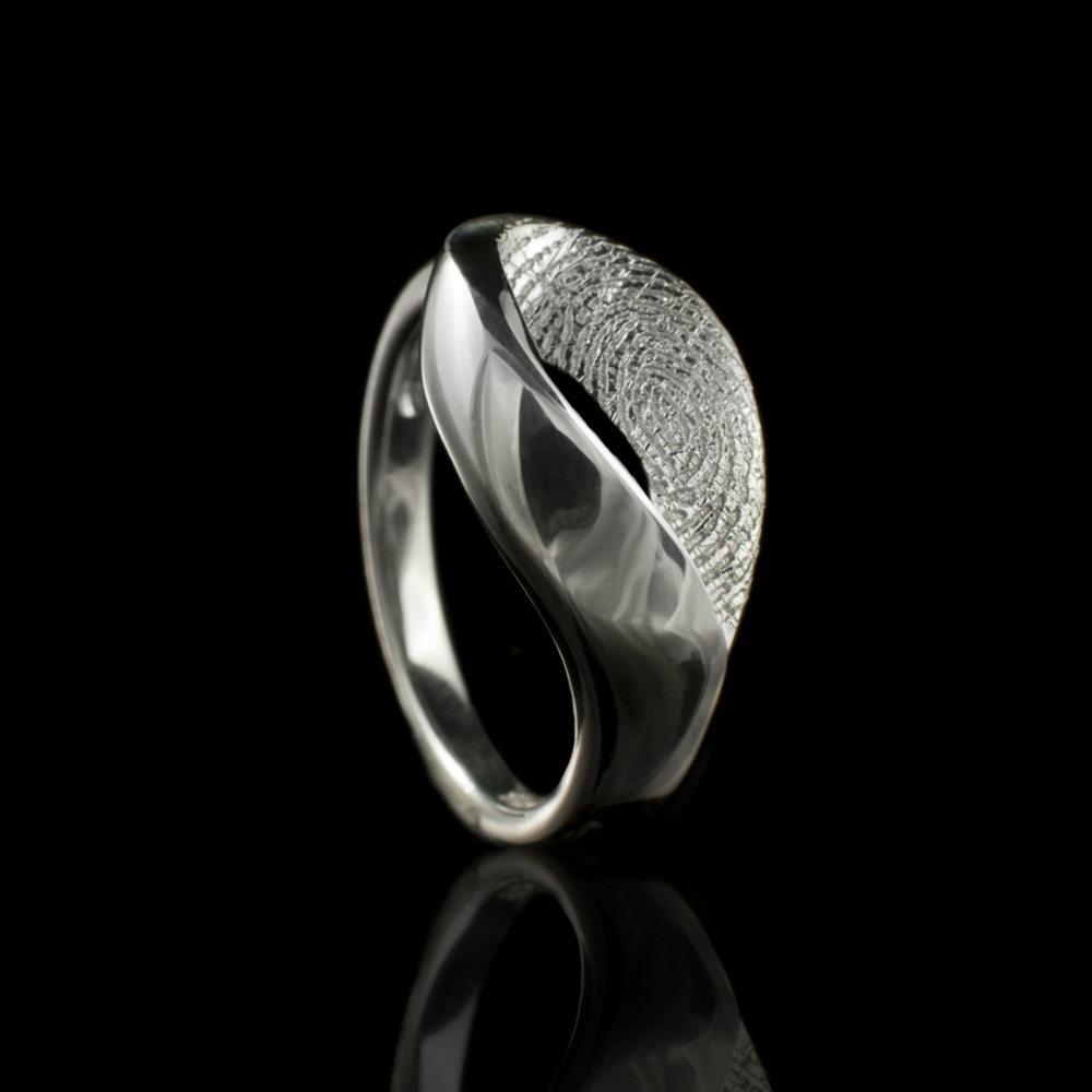 organische ring in zilver met vingerafdruk