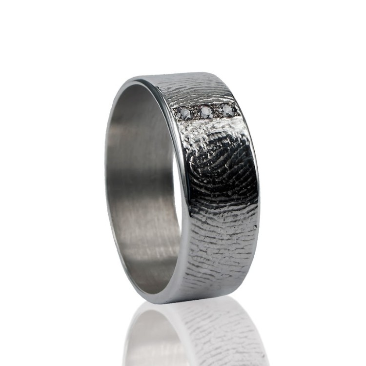 ring in zilver met vingerafdruk + 3x zirkonia