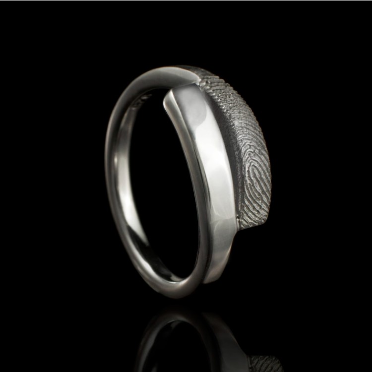 Twist ring in zilver met vingerafdruk