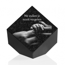 gedenksteen kubus met lasertekening