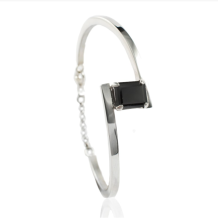 Armband in 3mm zilver met askamer achter zirkonia