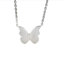 Vlindervormige hanger met gesloten askamer + collier