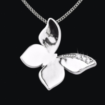 Ashanger Vlinder in zilver met zirkonia inclusief collier
