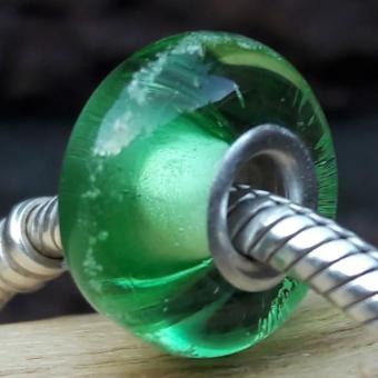 Bedel lichtgroen met deeltjes crematie-as