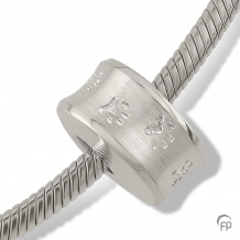 Bedel in zilver met pootafdrukken