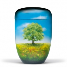 urn Boom in weiland met bloemenveldren van natuurstof