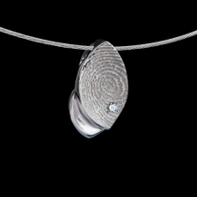 Bladhanger in zilver met vingerafdruk + zirkonia