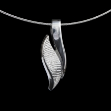 Design hanger in zilver met vingerafdruk