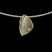 Design hanger in 14k geelgoud met vingerafdruk + zirkonia