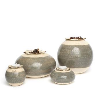 Flora urnen collectie in beige met grijs