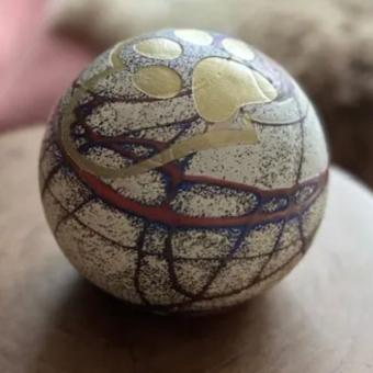 Frosted Terra urn met Pootafdruk