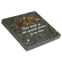 gedenksteen 15x15cm met bronzen roos