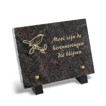 Gedenksteen op sokkel: Mooi zijn de herinneringen die blijven