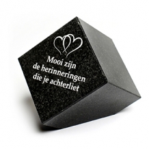 Gedenksteen kubus: Mooi zijn de herinneringen die je achterliet