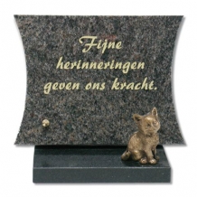 Gedenksteen op sokkel: Fijne herinneringen geven ons kracht