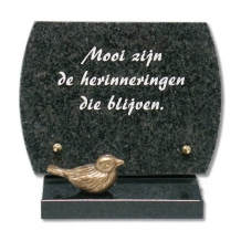 Gedenksteen op sokkel: Mooi zijn de herinneringen die blijven