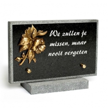 Gedenksteen op sokkel: We zullen je missen, maar nooit vergeten