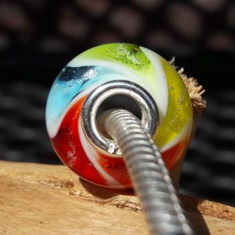 Bedel met deeltjes crematie-as: Regenboog