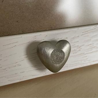 hart urn met vingerafdruk