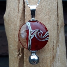 Lentilhanger in rood glas