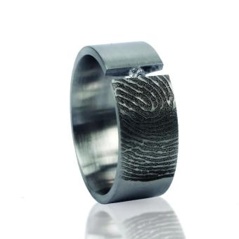 Ring in zilver in 4 breedte-maten + vingerafdruk en zirkonia