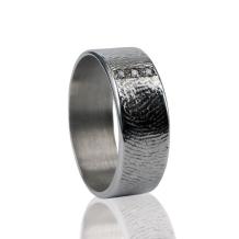 Ring in zilver in 4 breedte-maten + vingerafdruk en 3x zirkonia