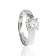 Ring in zilver 4mm met gesloten askamer + zirkonia