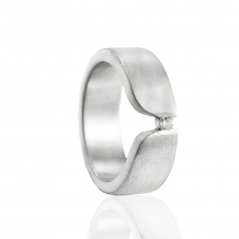Ring in zilver met gesloten askamer + zirkonia