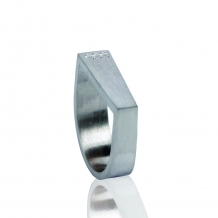 Ring in zilver in drie maten met gesloten askamer + zirkonia