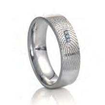 Ring in zilver in 4 breedte-maten + vingerafdruk en 3x zirkonia