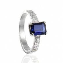 Ring met vingerafdruk 3mm en rechthoekige Saffier