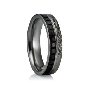 Design ring in Titanium met Carbon + vingerafdruk