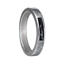 Smalle gesmede ring met open askamer