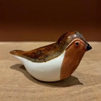 Vogel urn Robin in bruin keramiek met zilvertinten