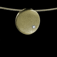 Organische hanger in 14k geelgoud met vingerafdruk + zirkonia
