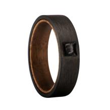 Vlakke Carbon ring met open askamer en houten binnenkant.
