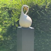 urn met 2 zwanen