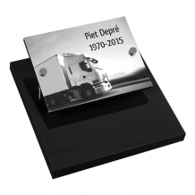 Urnengraf-monument met lasergravure