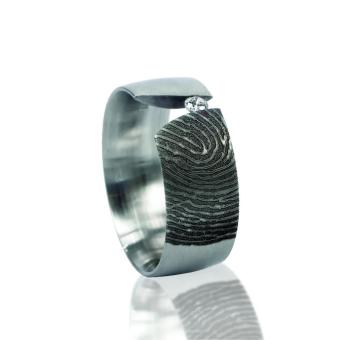 Ring in zilver in 4 breedte-maten + vingerafdruk en zirkonia