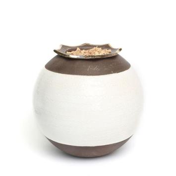 Flora urn wit met bruin