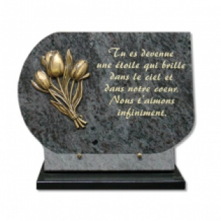 gedenksteen met bronzen tulpen