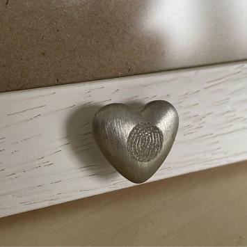 hart urn met vingerafdruk