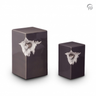keramiek urn kleur grijs met hartje in zilverkleur