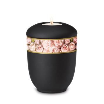 keramiek urn met waxine en rozenblaadjes