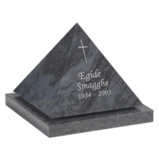 Urnengraf-monument Piramide